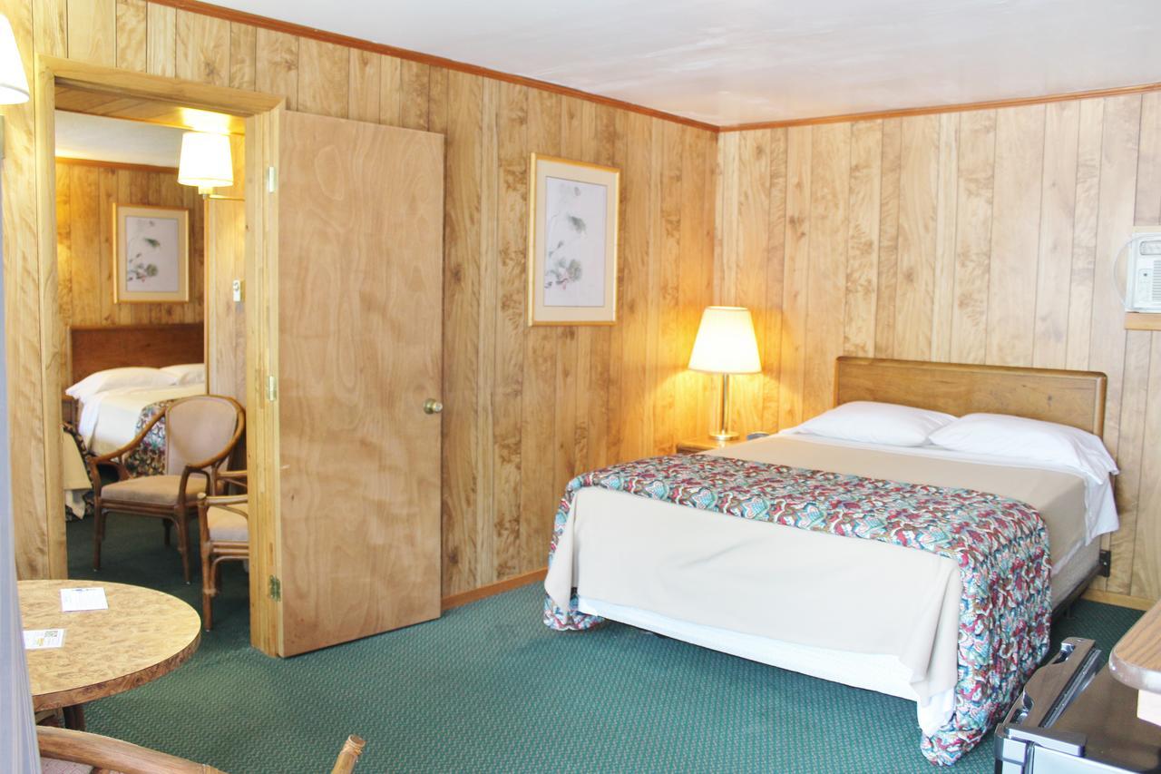 Barberry Court &cabins Motel Lake George